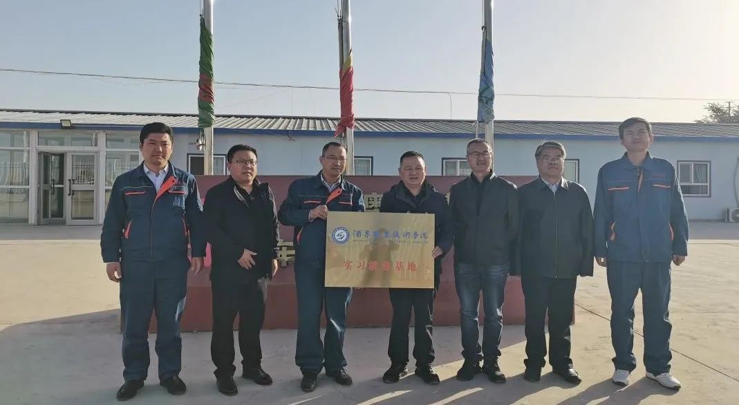 校企牵手，，，，，，共育未来